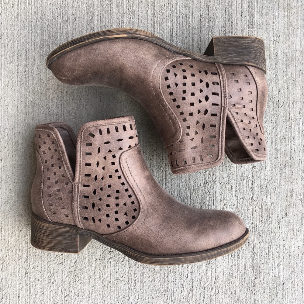 Sugar // open ankle bootie 6.5 EUC